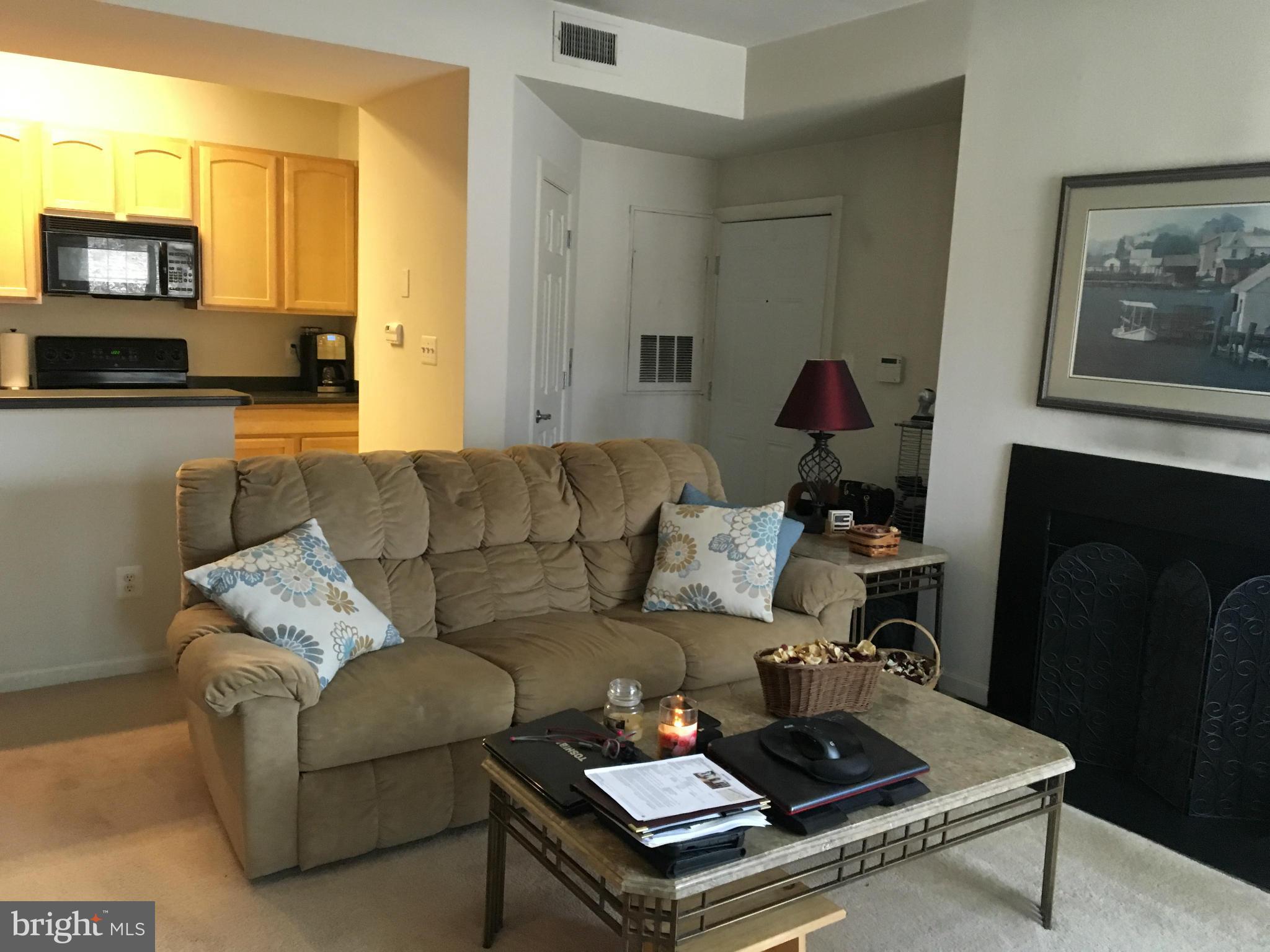 PENDERBROOK SQUARE CONDOMINIUMS - Residential Lease