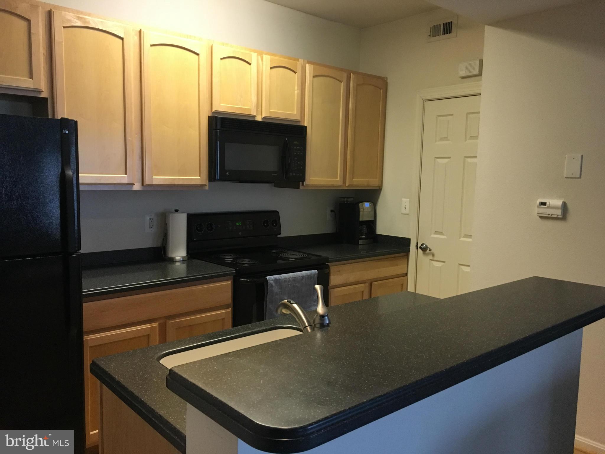 PENDERBROOK SQUARE CONDOMINIUMS - Residential Lease