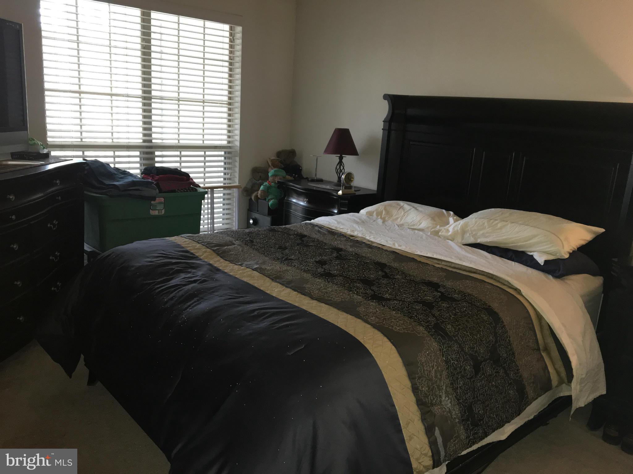 PENDERBROOK SQUARE CONDOMINIUMS - Residential Lease