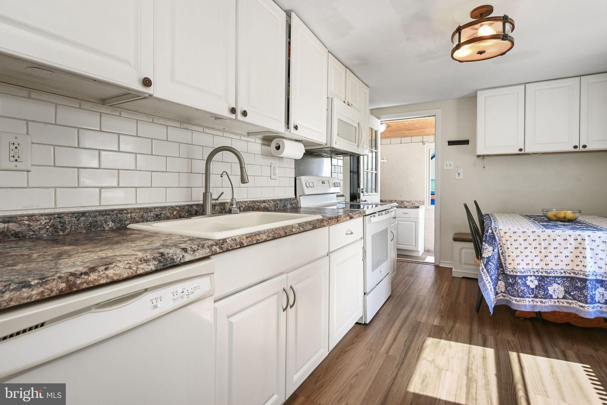 321 N PLEASANTVIEW ROAD