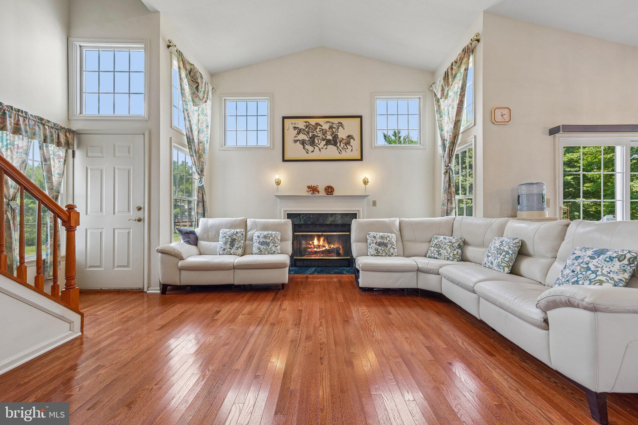 2 CHAMBERLIN COURT