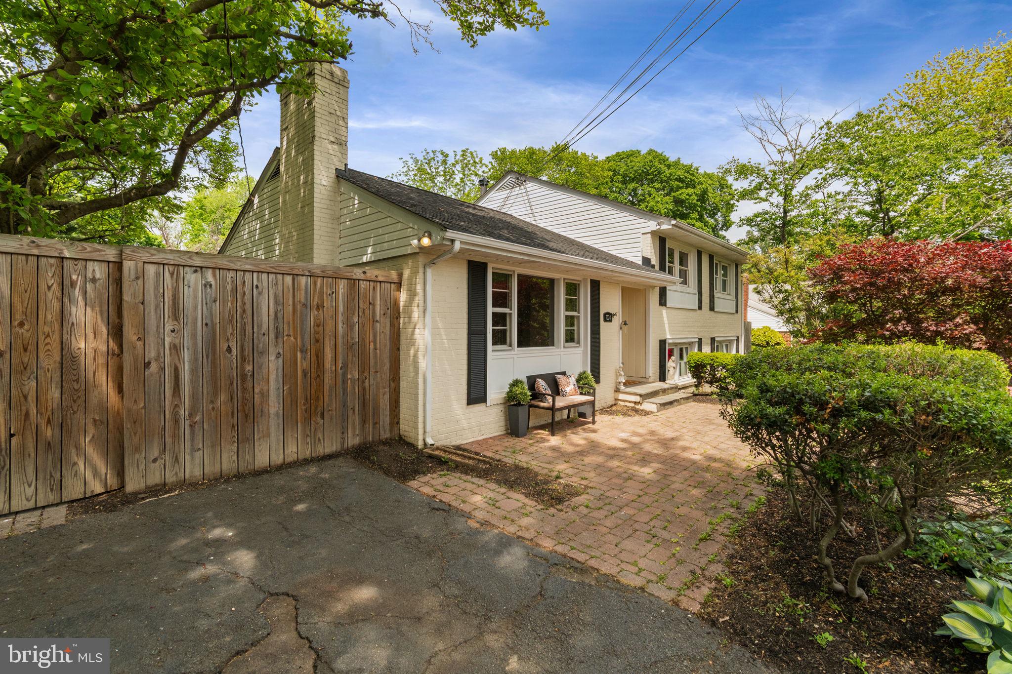 7024 STATENDAM COURT