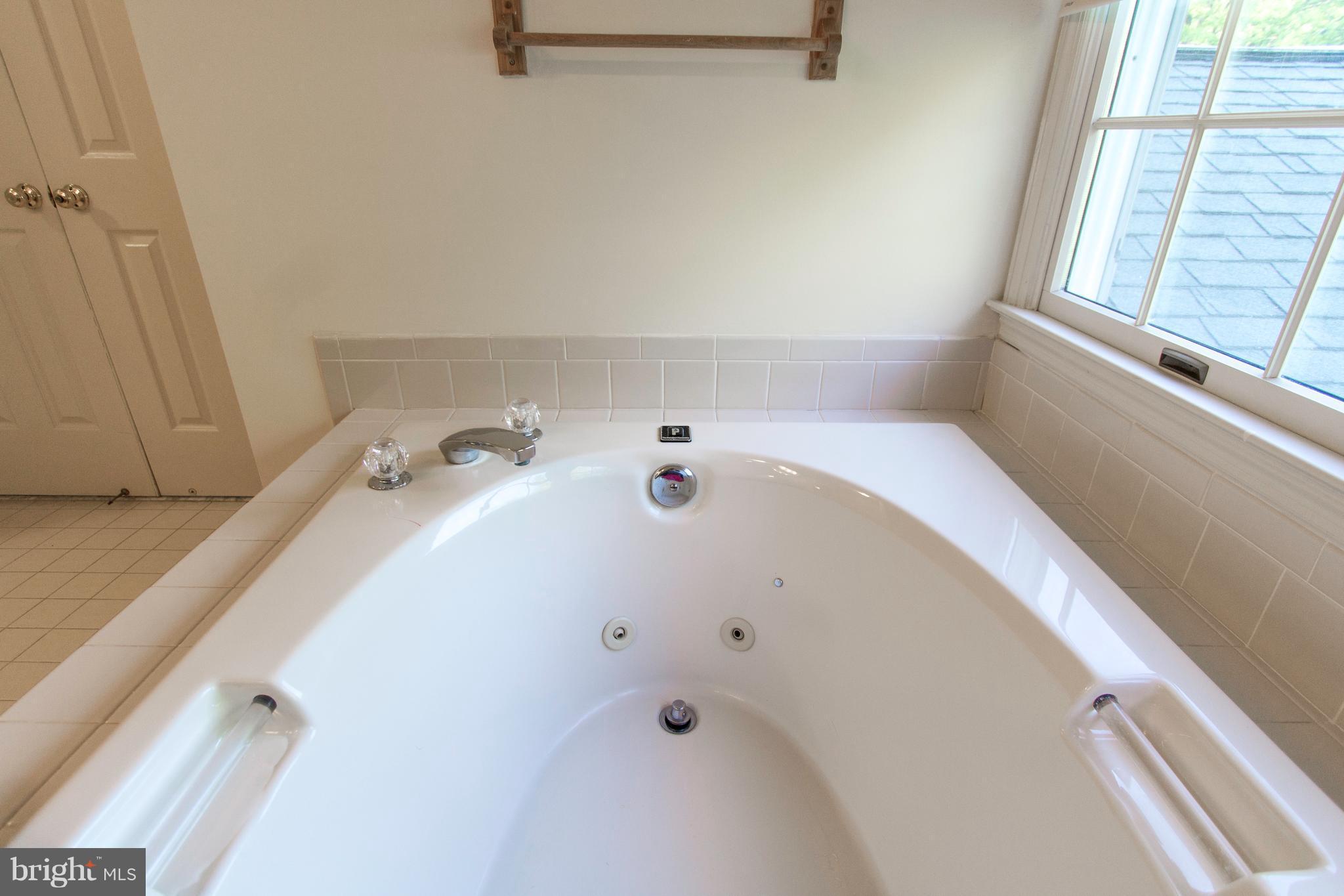 NORTH SHERWOOD FOREST - Residential