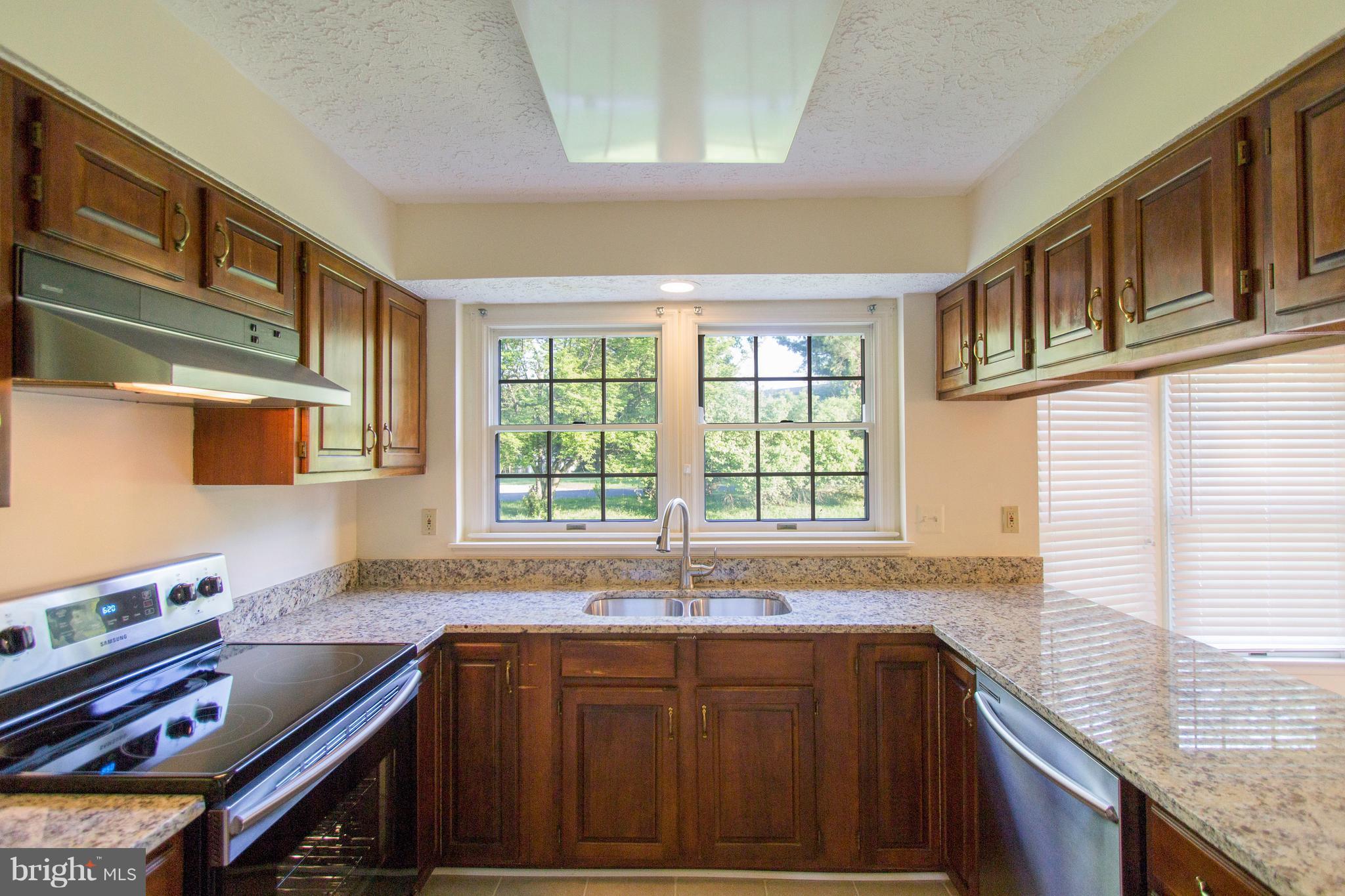 NORTH SHERWOOD FOREST - Residential