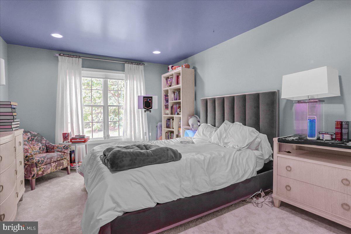 WILLIAMSBURG - Residential