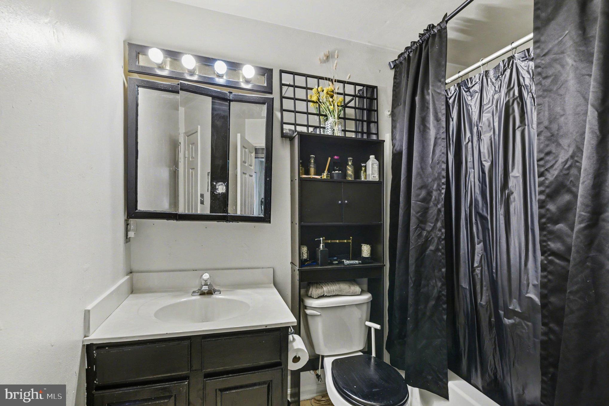 BREA MAR MANOR - Residential