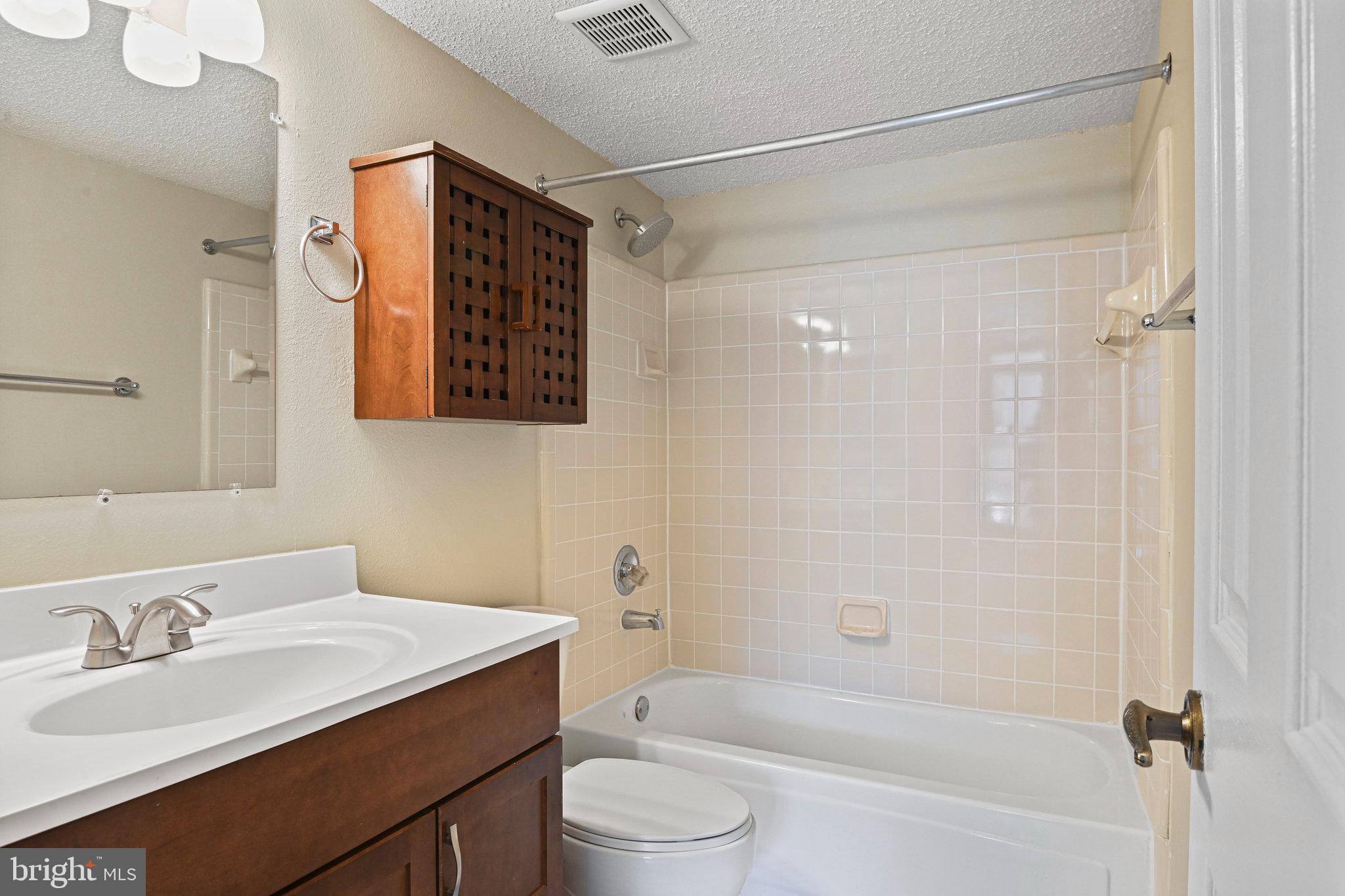 FOUNTAINS AT MCLEAN - Residential Lease