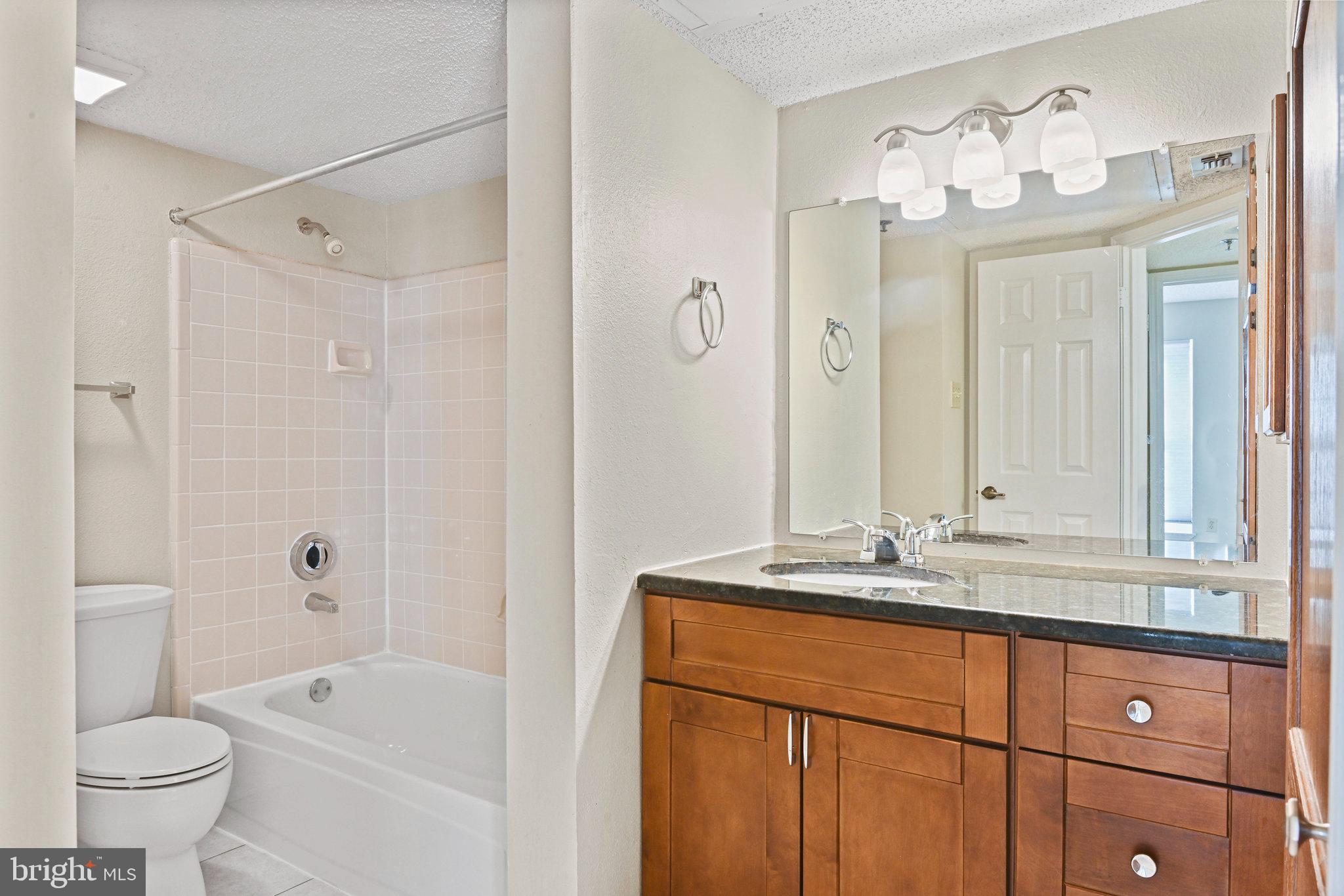 FOUNTAINS AT MCLEAN - Residential Lease