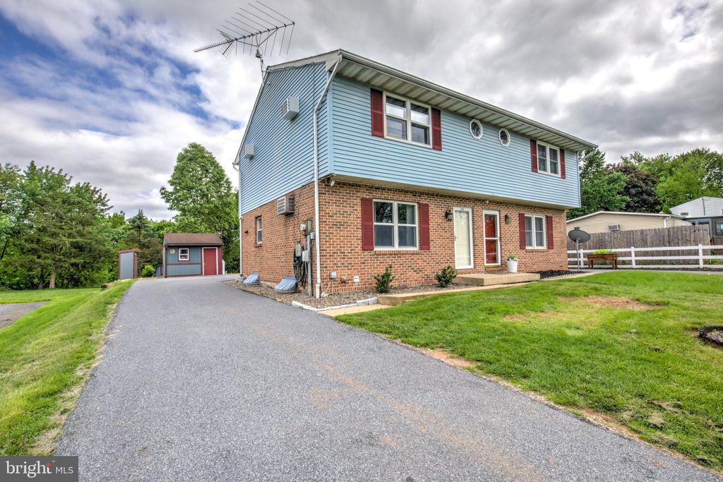Photo of 269 N Reamstown Road, DENVER, PA 17517 (MLS # PALA2070448)