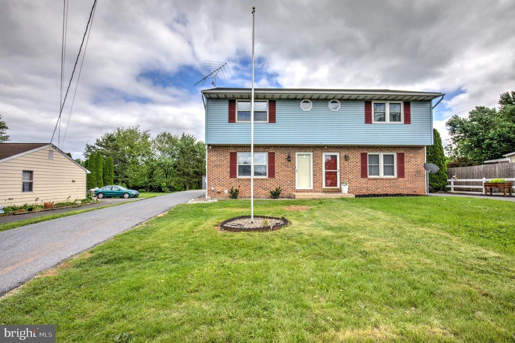 Photo of 269 N Reamstown Road, DENVER, PA 17517 (MLS # PALA2070448)