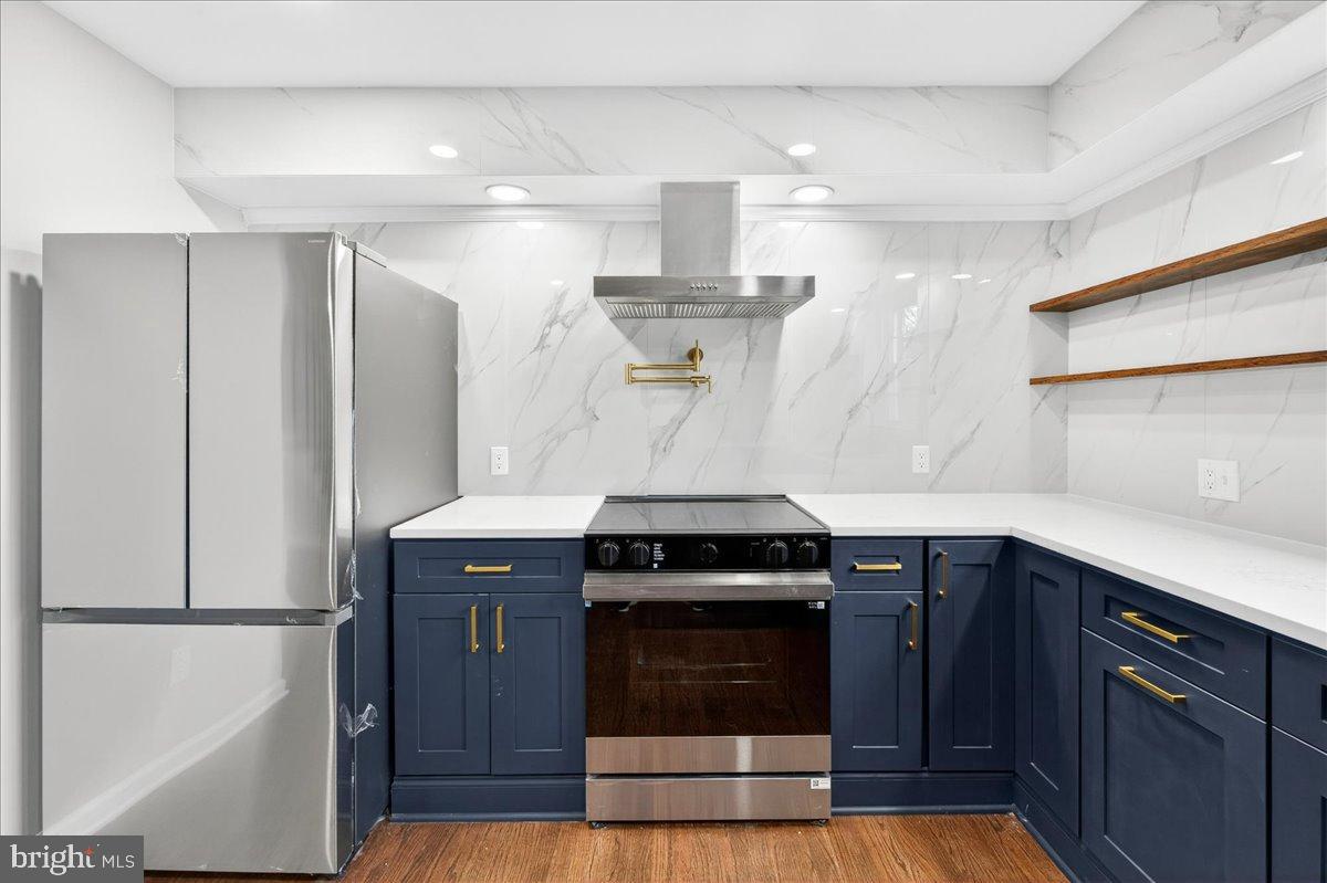 LAYTON COURT (MEWS) - Residential