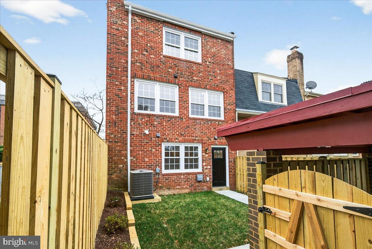 LAYTON COURT (MEWS) - Residential