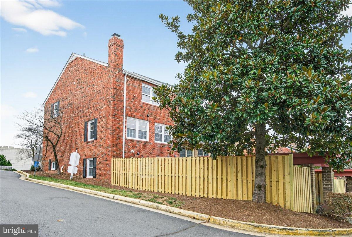 LAYTON COURT (MEWS) - Residential