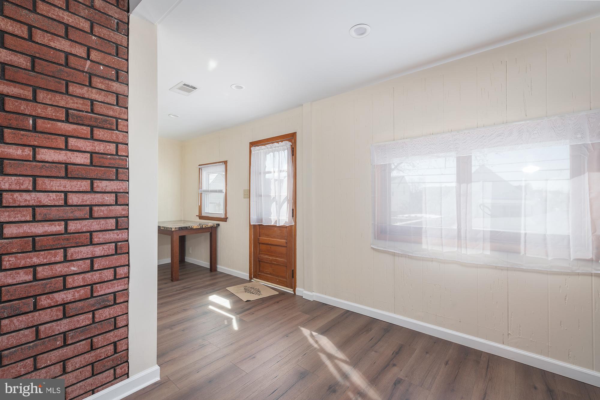 NORWOOD PARK - Residential Lease