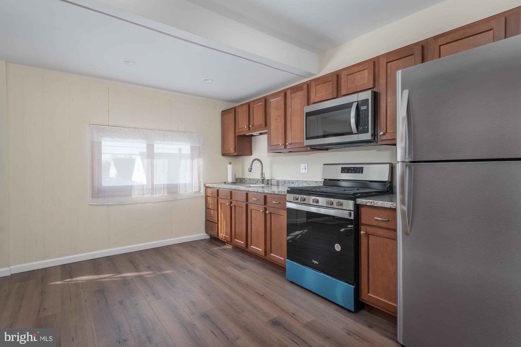 Welcome to 1726 Leslie Rd! Conveniently located in the Norwood Park Neighborhood. Updates throughout, hardwood flooring and new deck! This home has 3 bedrooms, finished lower level, parking for multiple cars! Seconds from the city, 95, and dining
Available immediately, Pets case by case
Good credit and income verification required