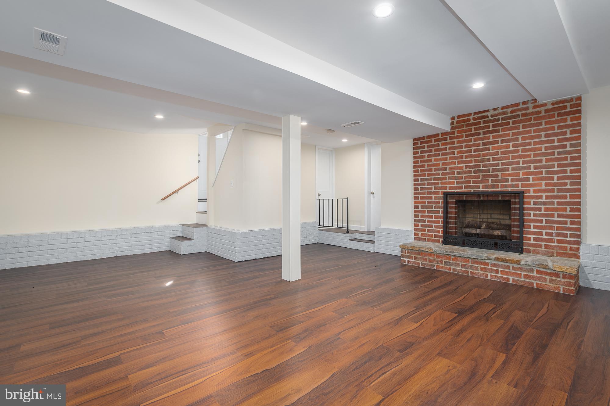 NORWOOD PARK - Residential Lease