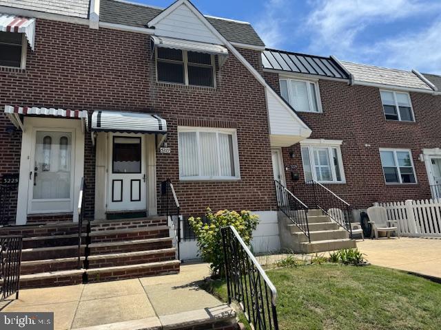 Packer Park, a well-maintained three-bedroom, two full baths. Living room, dining room, original hardwood floors, large modern eat-in kitchen with a unique gas range. Newer windows throughout. Large full finished basement with a large Full bathroom, handicap accessible, New Lenox central air and heater, New sewer line in the basement. Plenty of built-in storage cabinets, Newer kitchen cabinets, and entrance to one one-car driveway. Walking distance to Live casino, Sports complex, Broad Street, Super markets, Restaurants, Navy yard, ect....