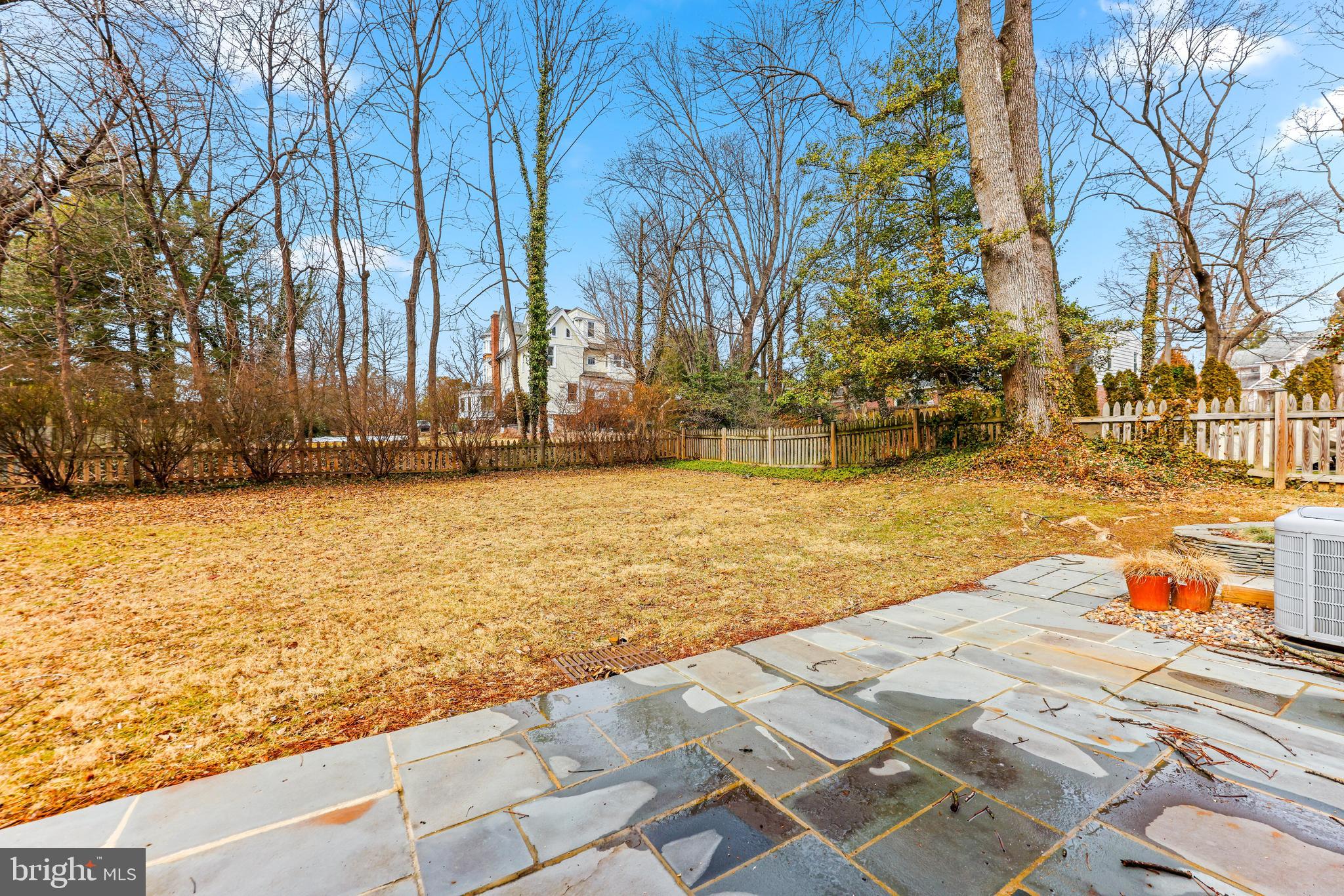 ROLAND PARK - Residential