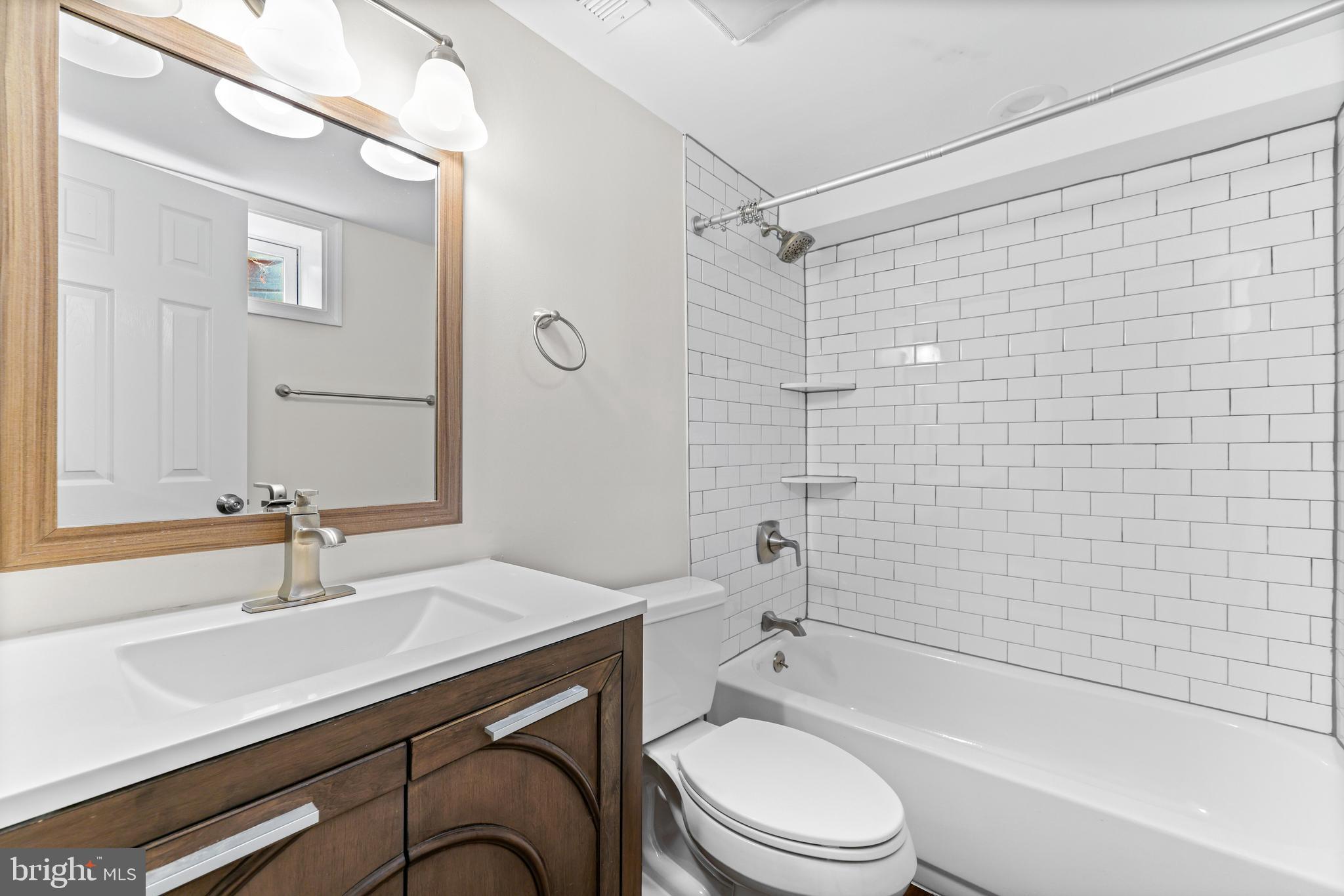 ROLAND PARK - Residential