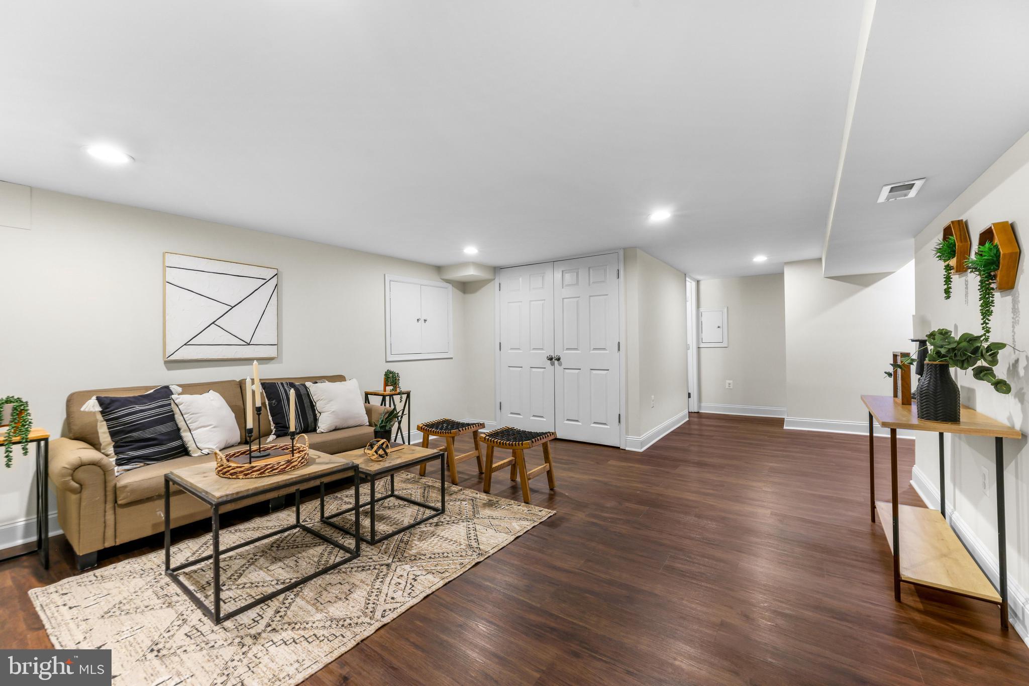 ROLAND PARK - Residential