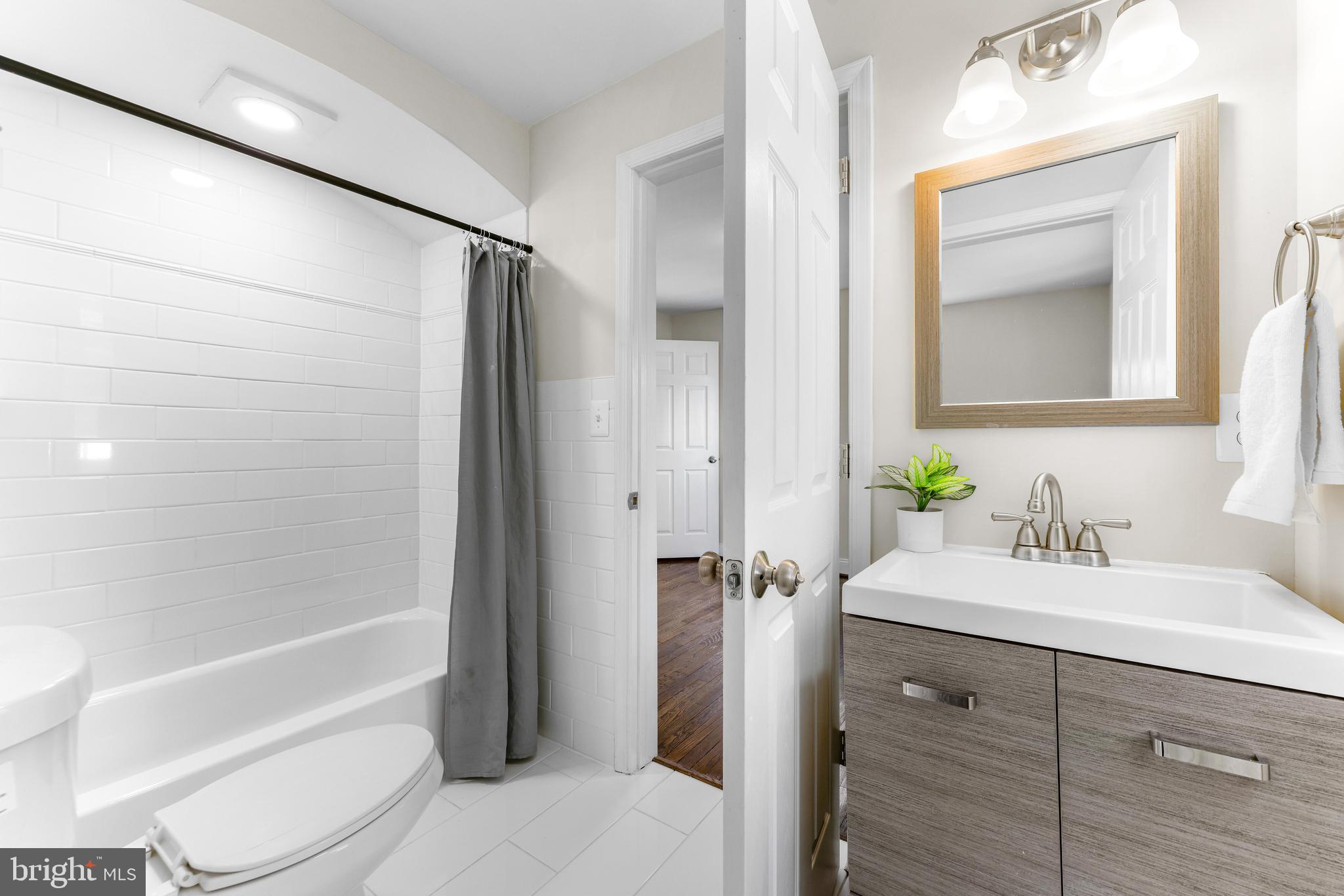 ROLAND PARK - Residential