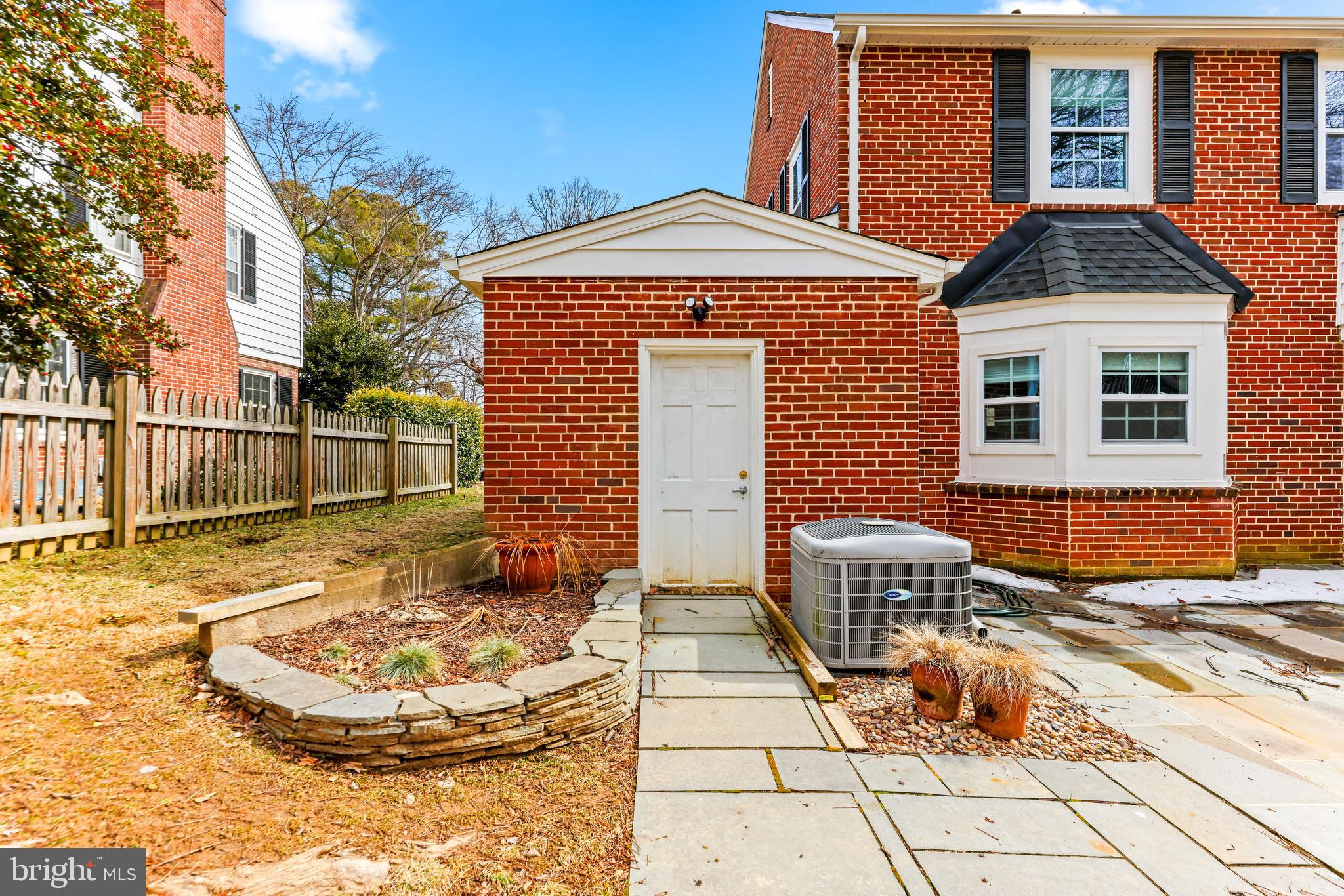 ROLAND PARK - Residential