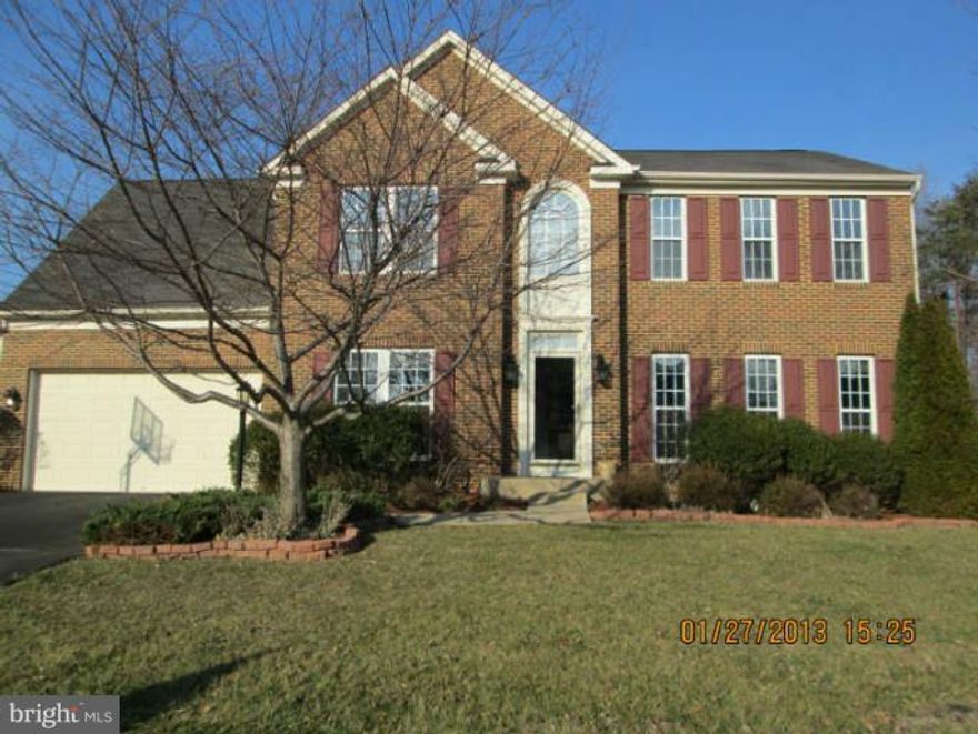 Lovely 3-level, spacious colonial w/5 bedrooms - all on upper level. Gourmet kit w/stainless appliances, granite countertops, large island. Brkfst room leading out to 2-tiered deck & large fenced yard. FamRm w/gas FP.Master suite w/walk-in closets, soaking tub & sep shower. LL rec room w/wet bar & den area. Close to shopping, restaurants, transportation. Pets considered on case by case basis.