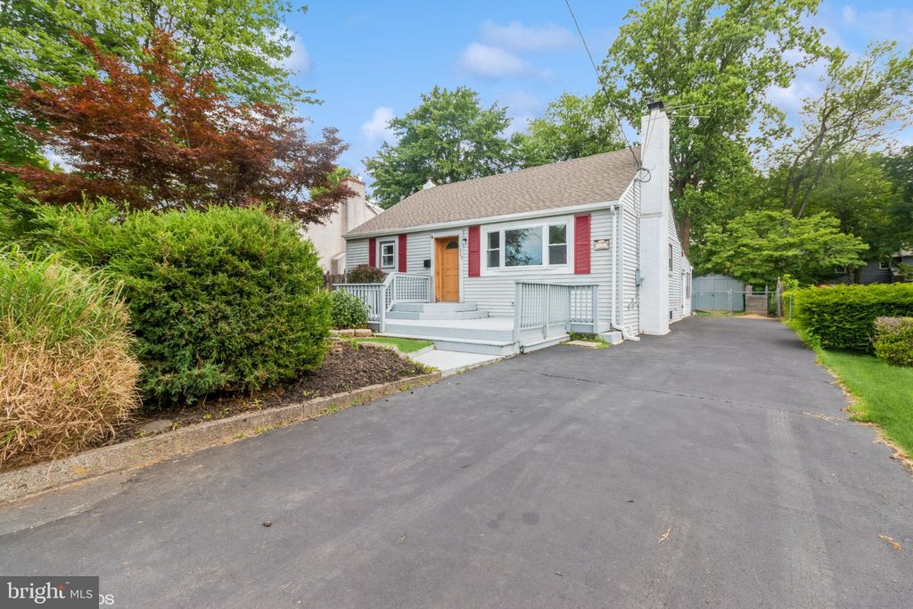 Photo of 425 Grape Street, WARMINSTER, PA 18974 (MLS # PABU2111458)