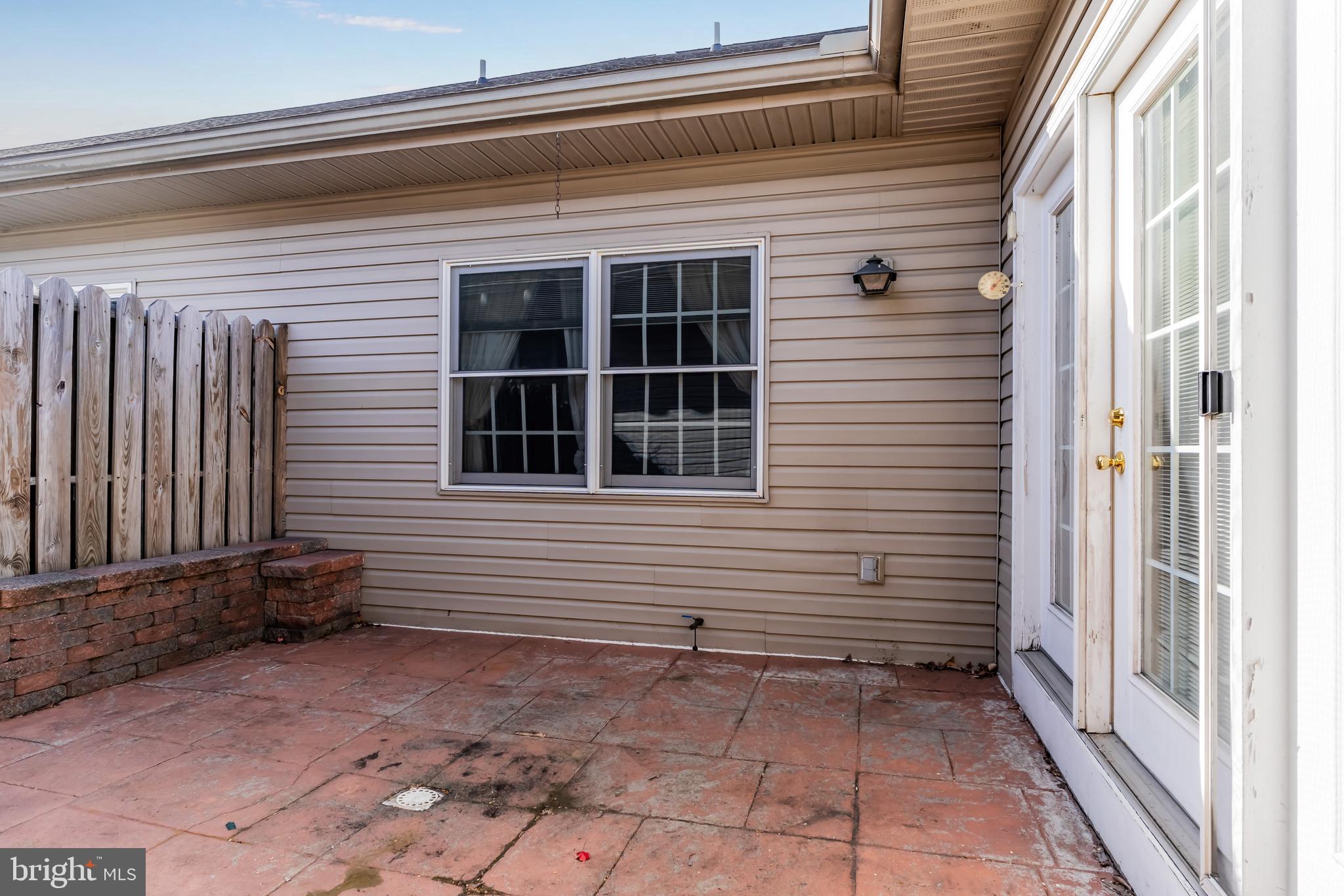 WALNUT COURT - Residential