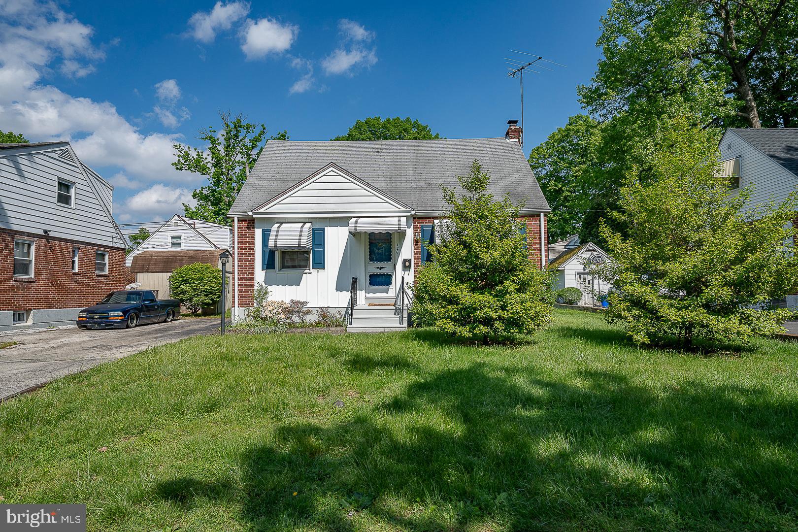 CLIFTON HEIGHTS - Residential