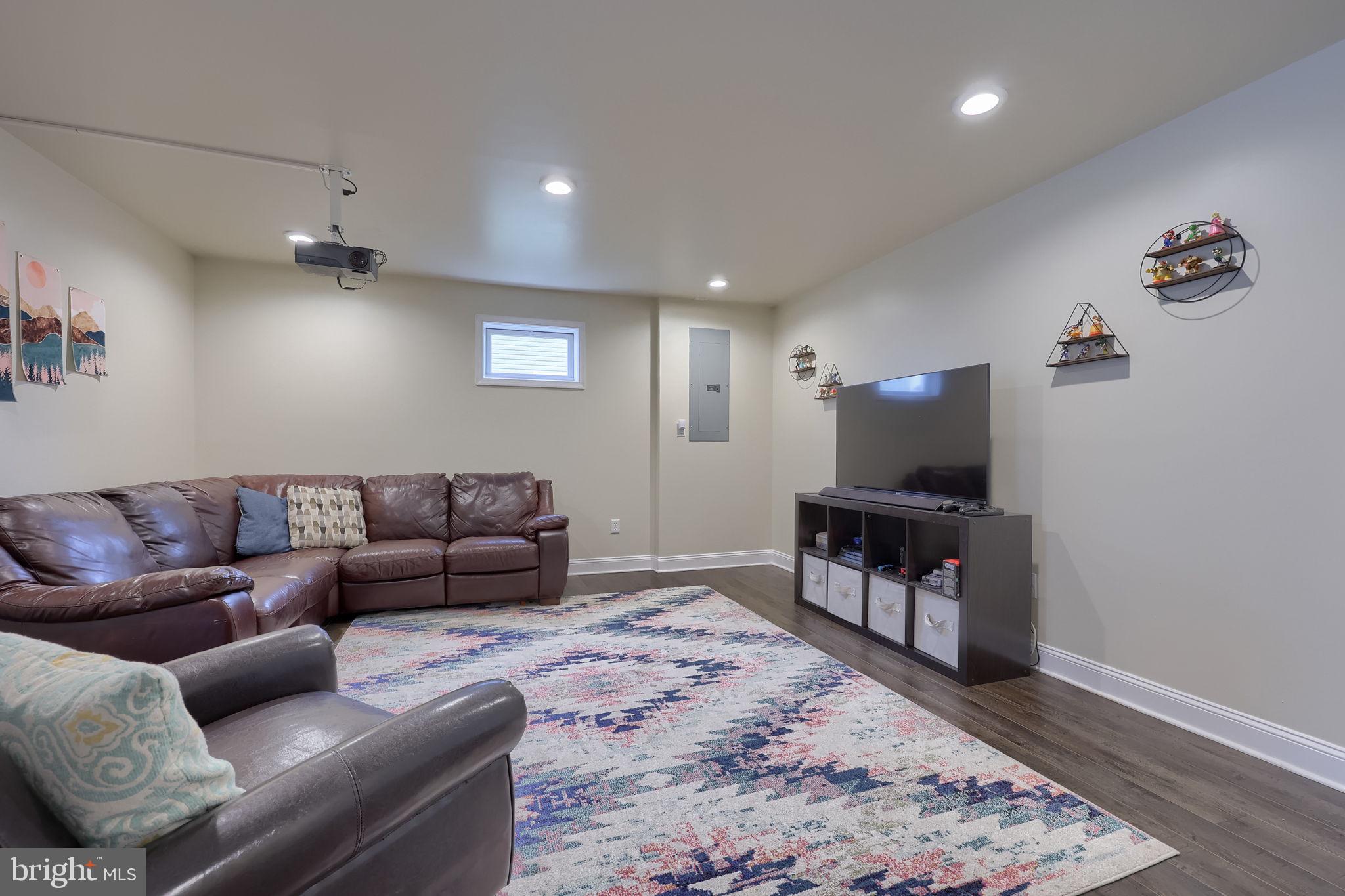 CREEK HILL - Residential