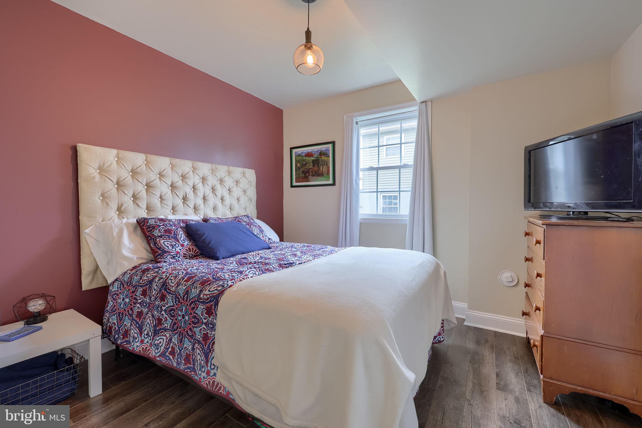 CREEK HILL - Residential