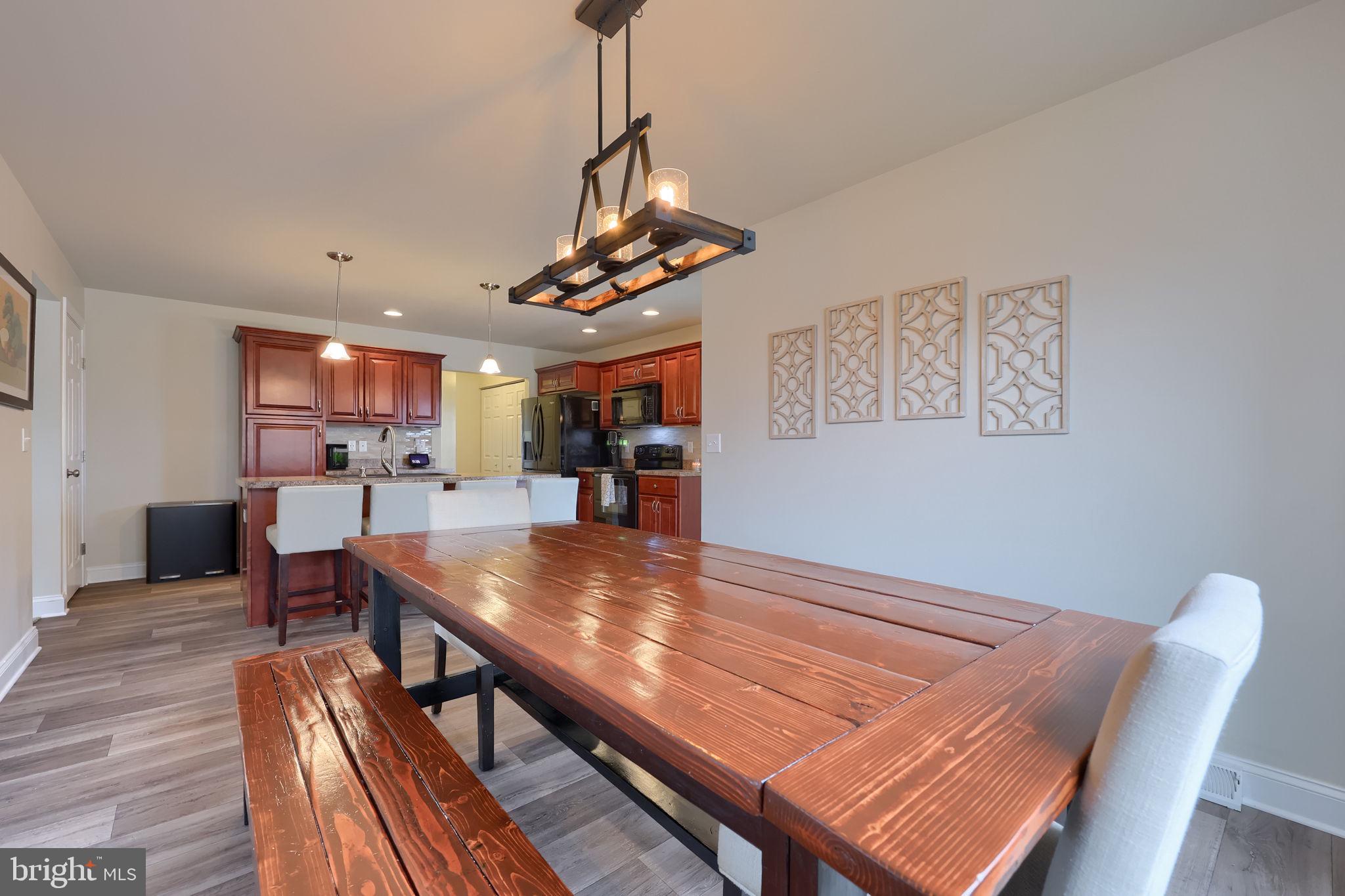 CREEK HILL - Residential