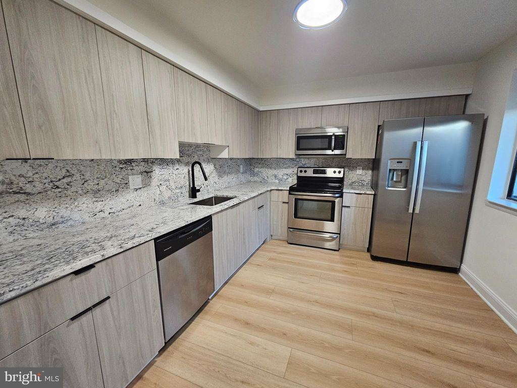 Photo of 262 Clinton Court, HOLLAND, PA 18966 (MLS # PABU2111570)