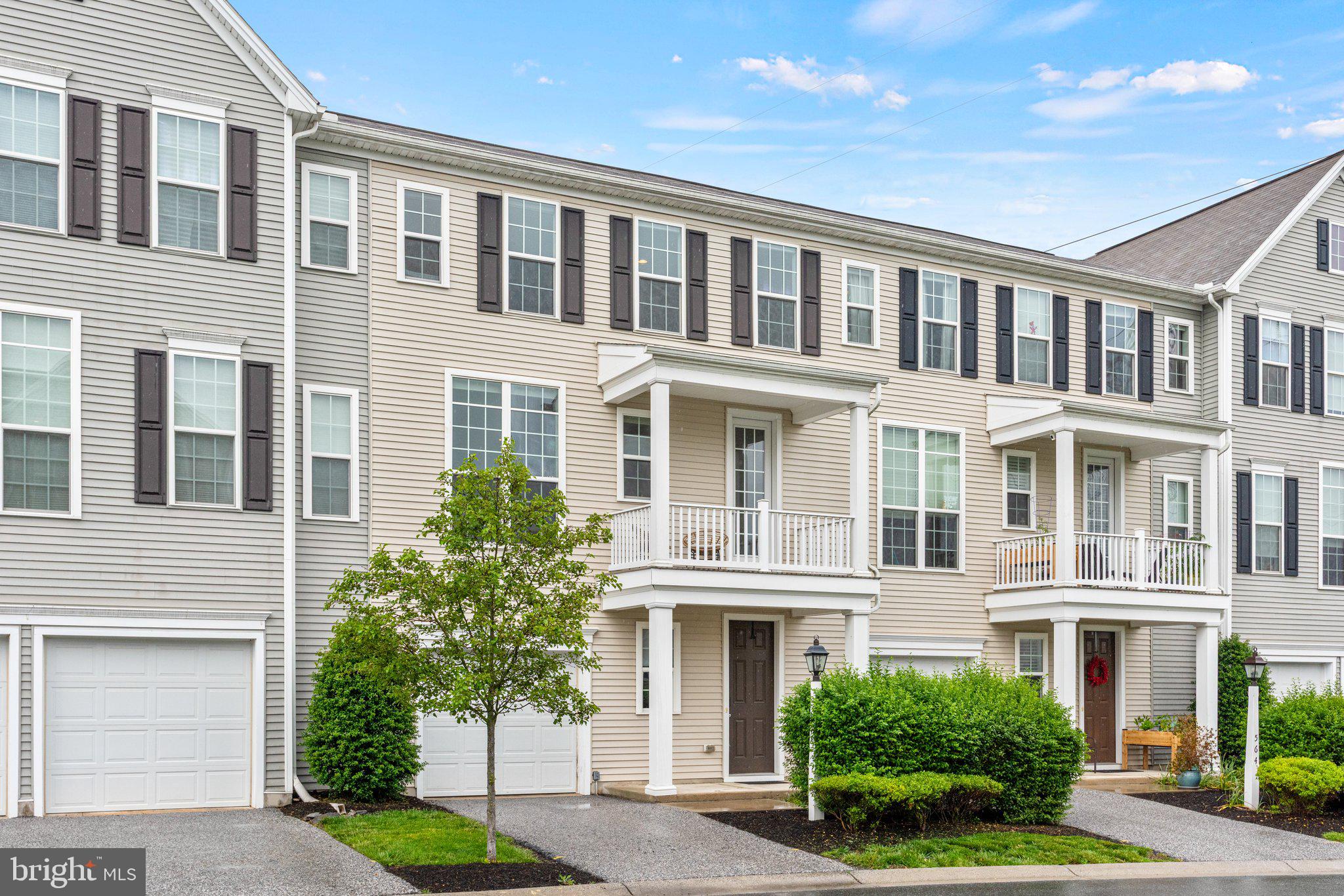562 FAWN LANE