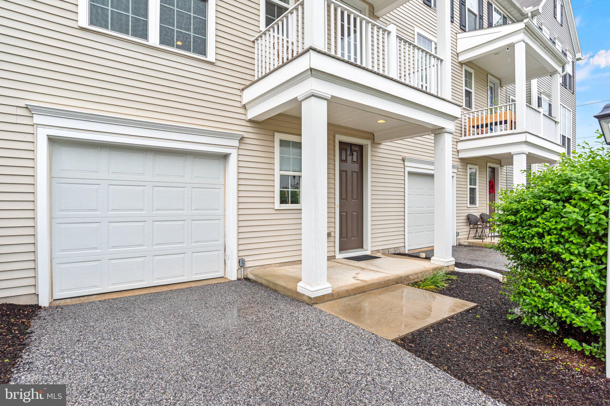562 FAWN LANE