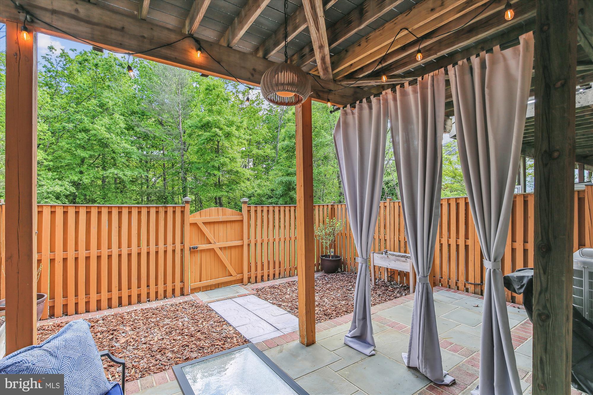 ISLAND CREEK - Residential