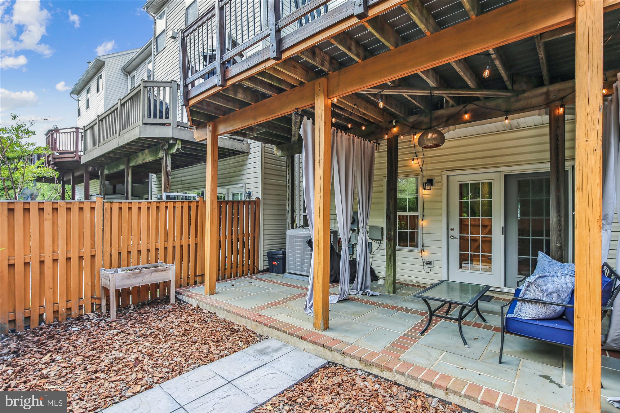 ISLAND CREEK - Residential