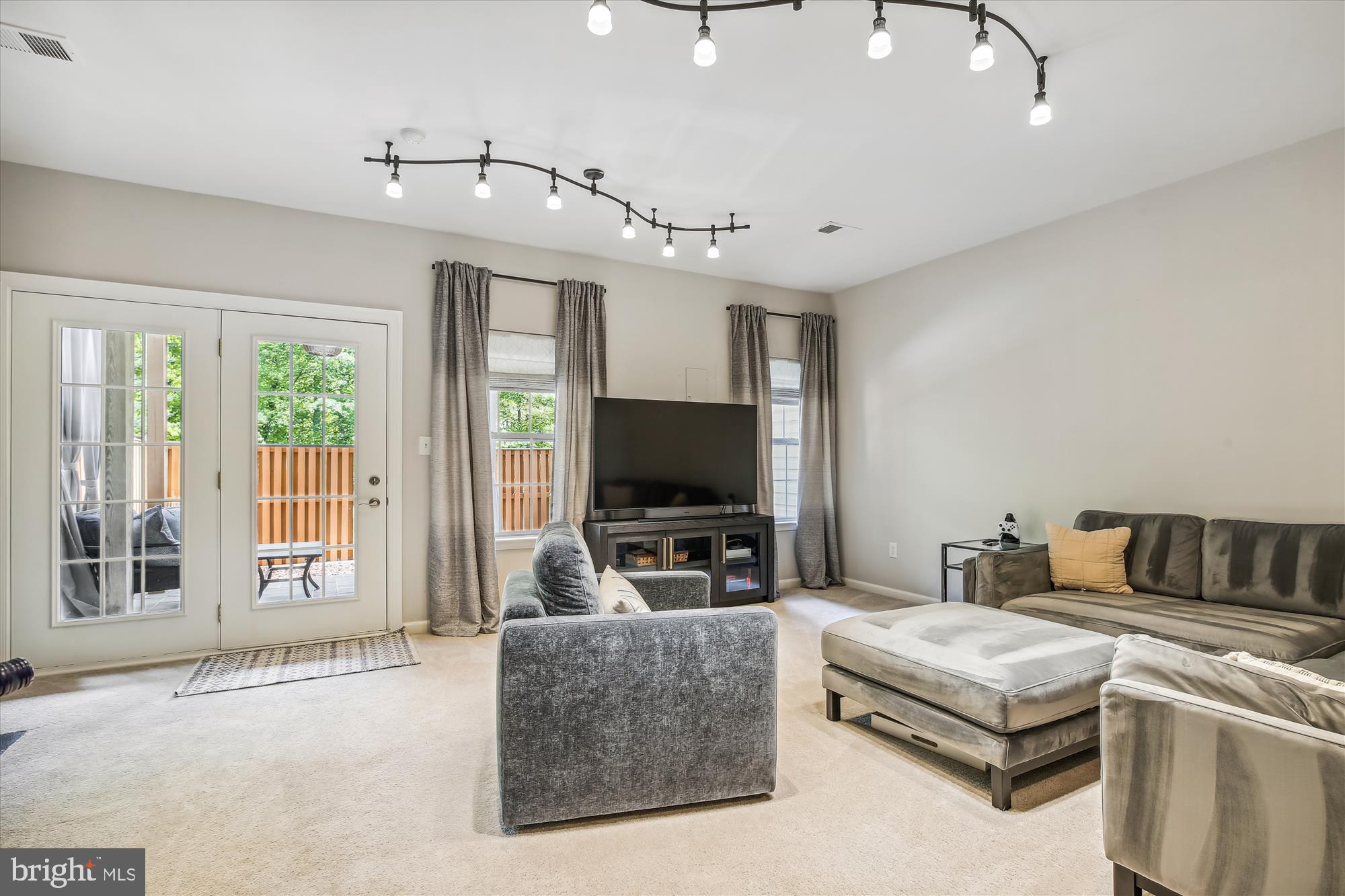 ISLAND CREEK - Residential