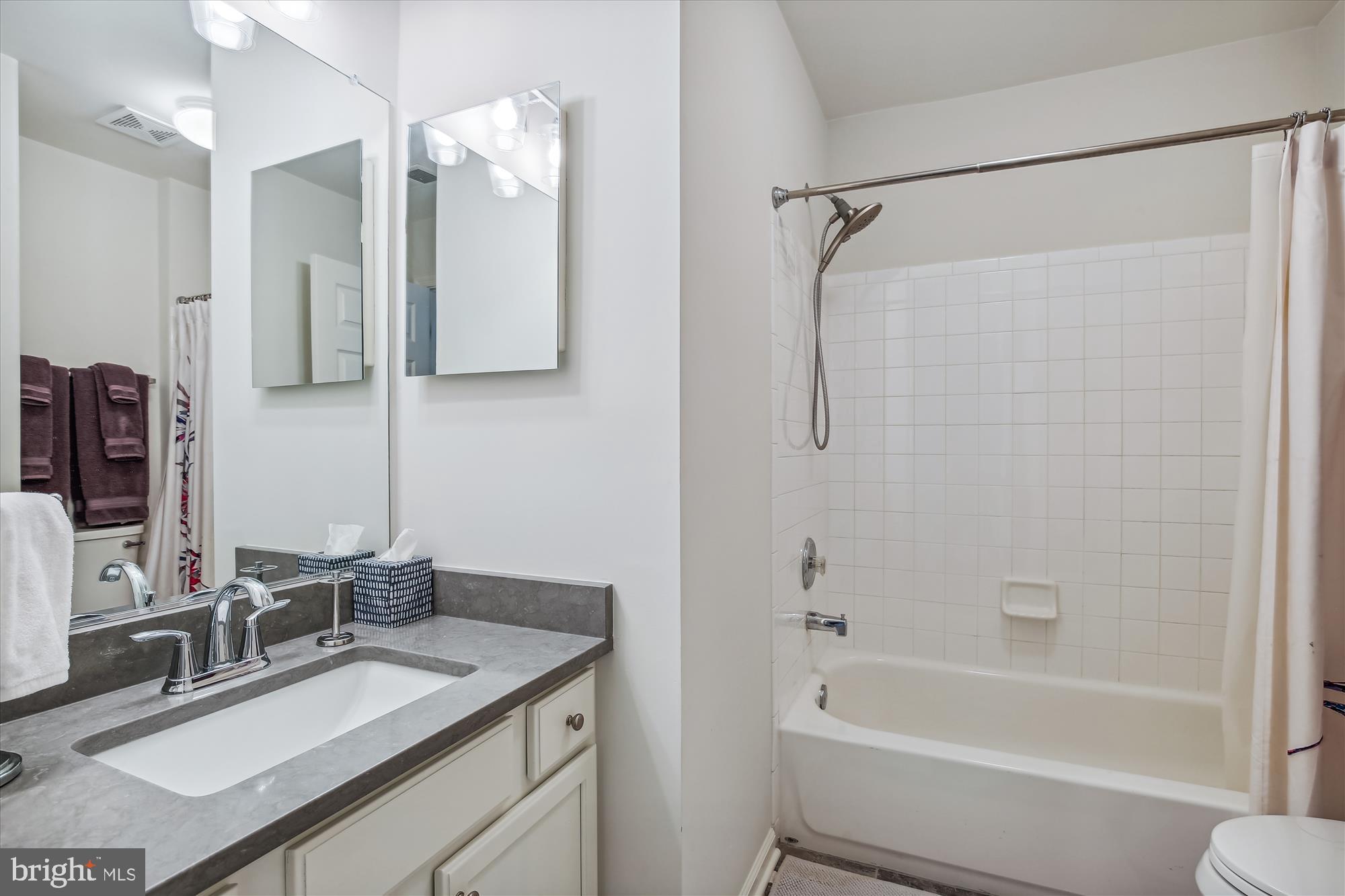 ISLAND CREEK - Residential