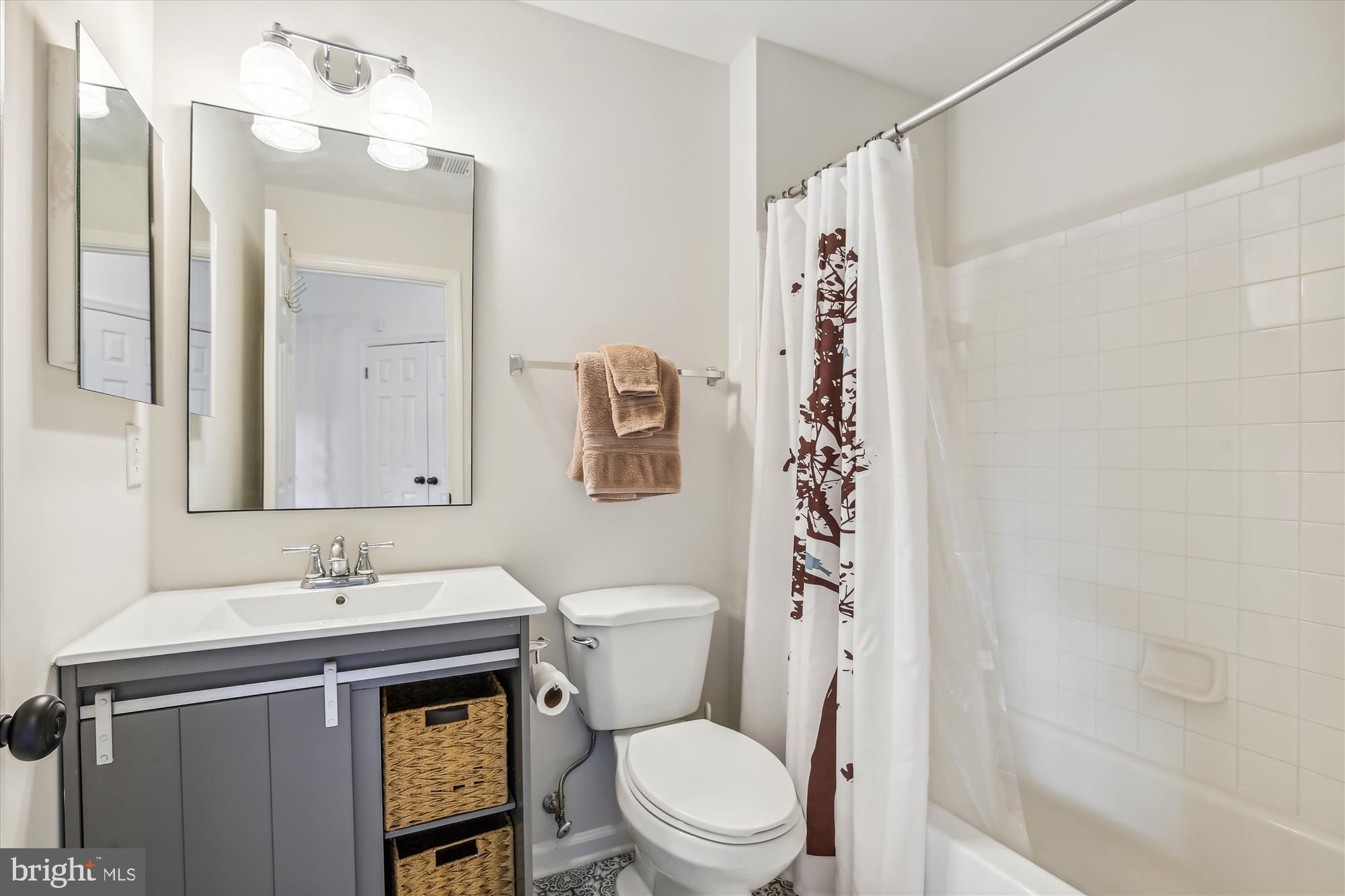 ISLAND CREEK - Residential