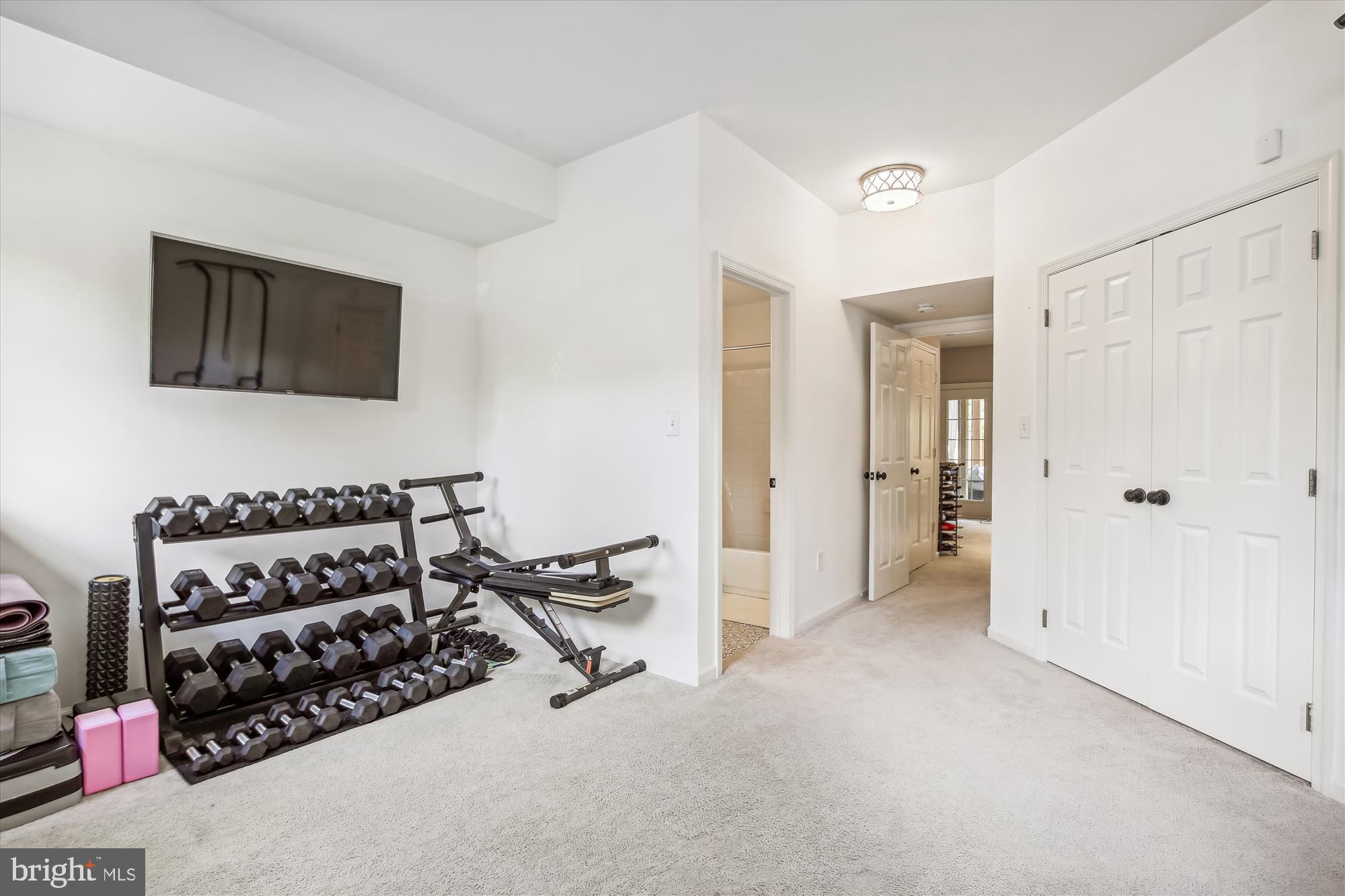 ISLAND CREEK - Residential