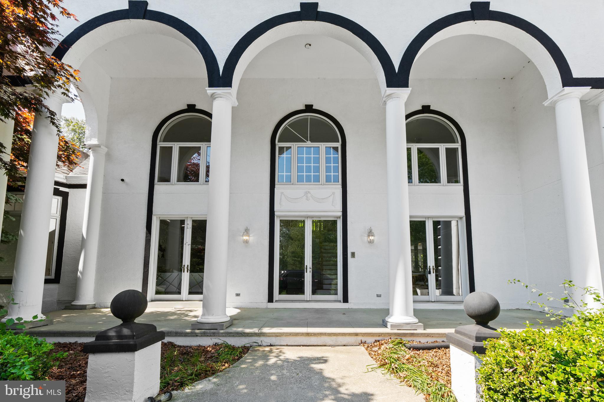 612 PINEVIEW DRIVE
