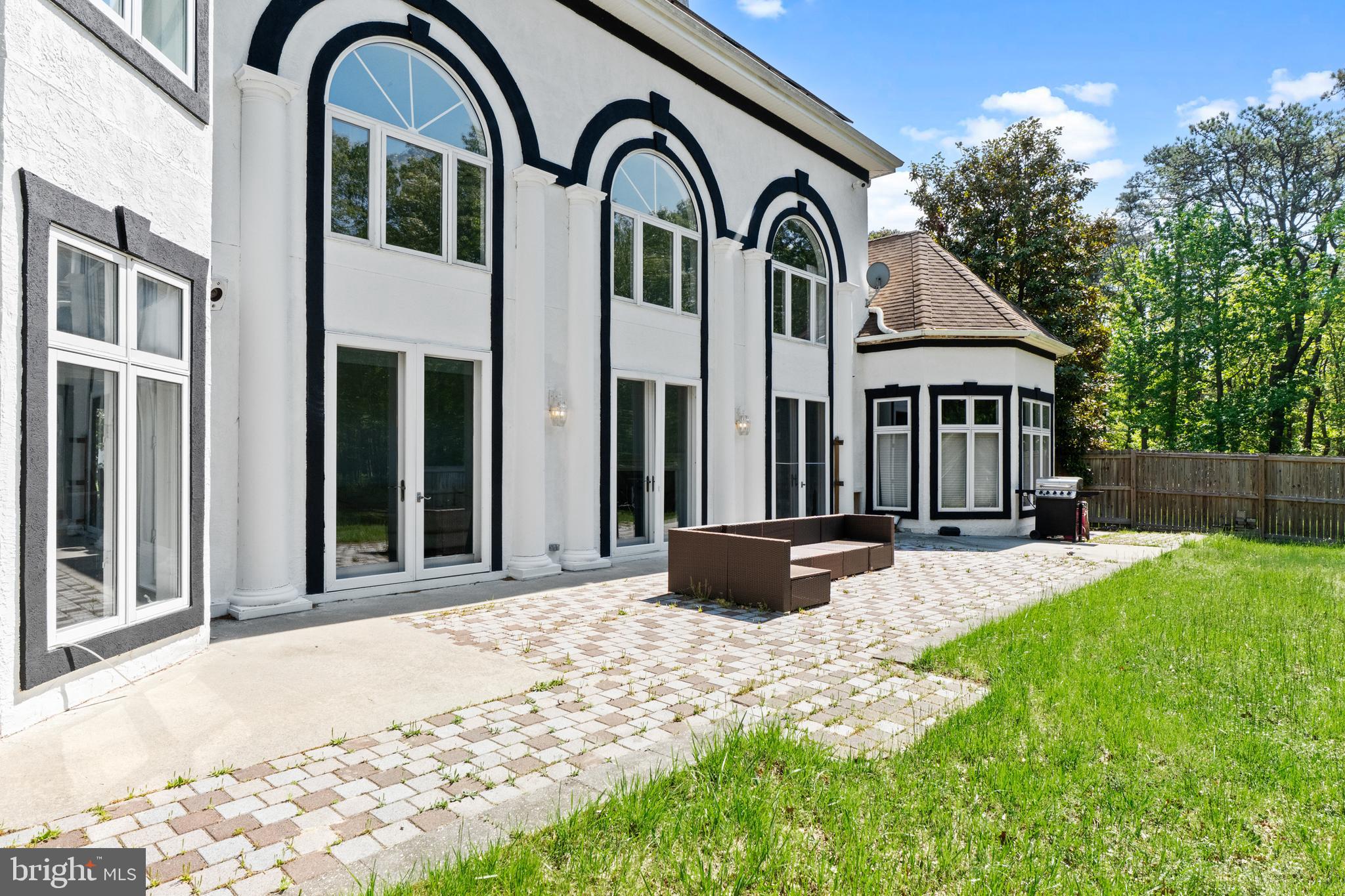 612 PINEVIEW DRIVE