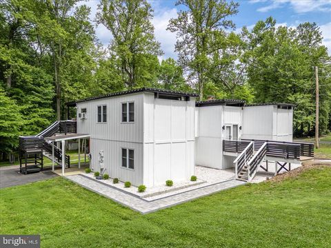 Photo of 7200 Ridgeway Drive, MANASSAS, VA 20112 (MLS # VAPW2119486)