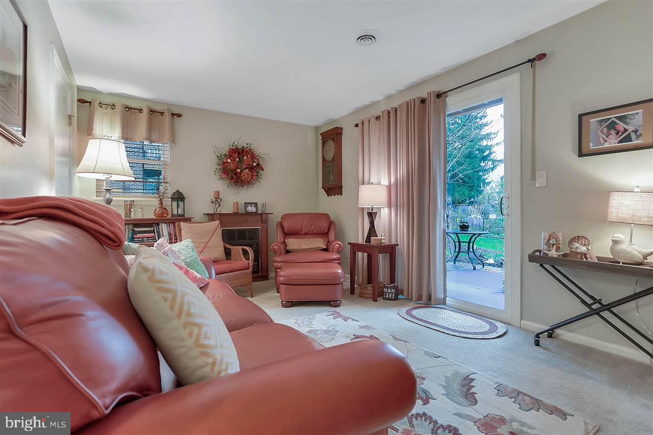 WESTLYN CONDOS - Residential