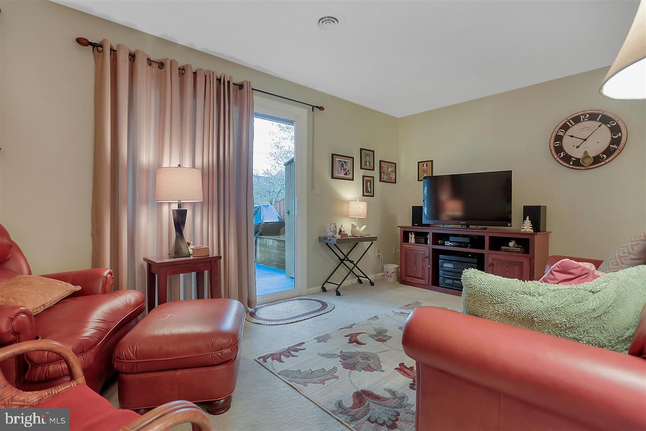 WESTLYN CONDOS - Residential
