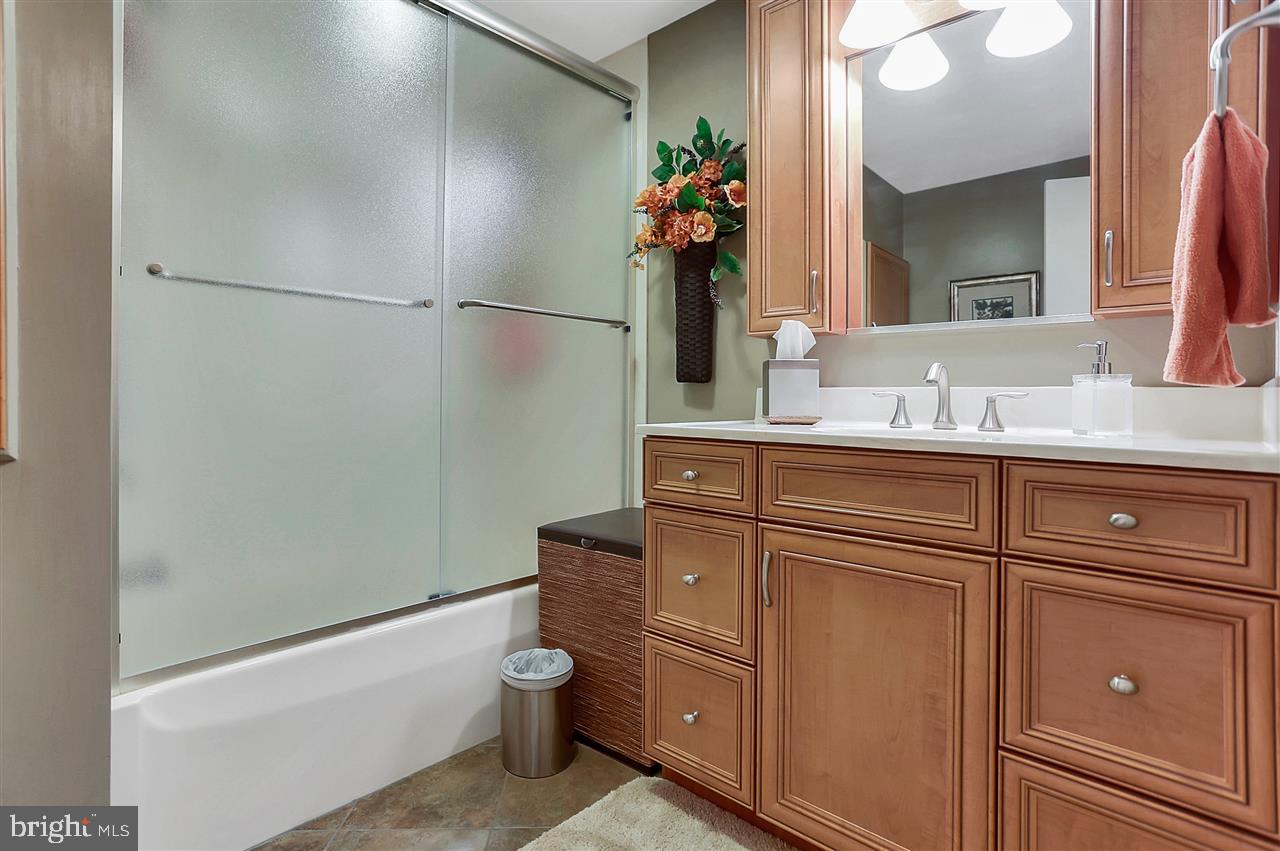 WESTLYN CONDOS - Residential