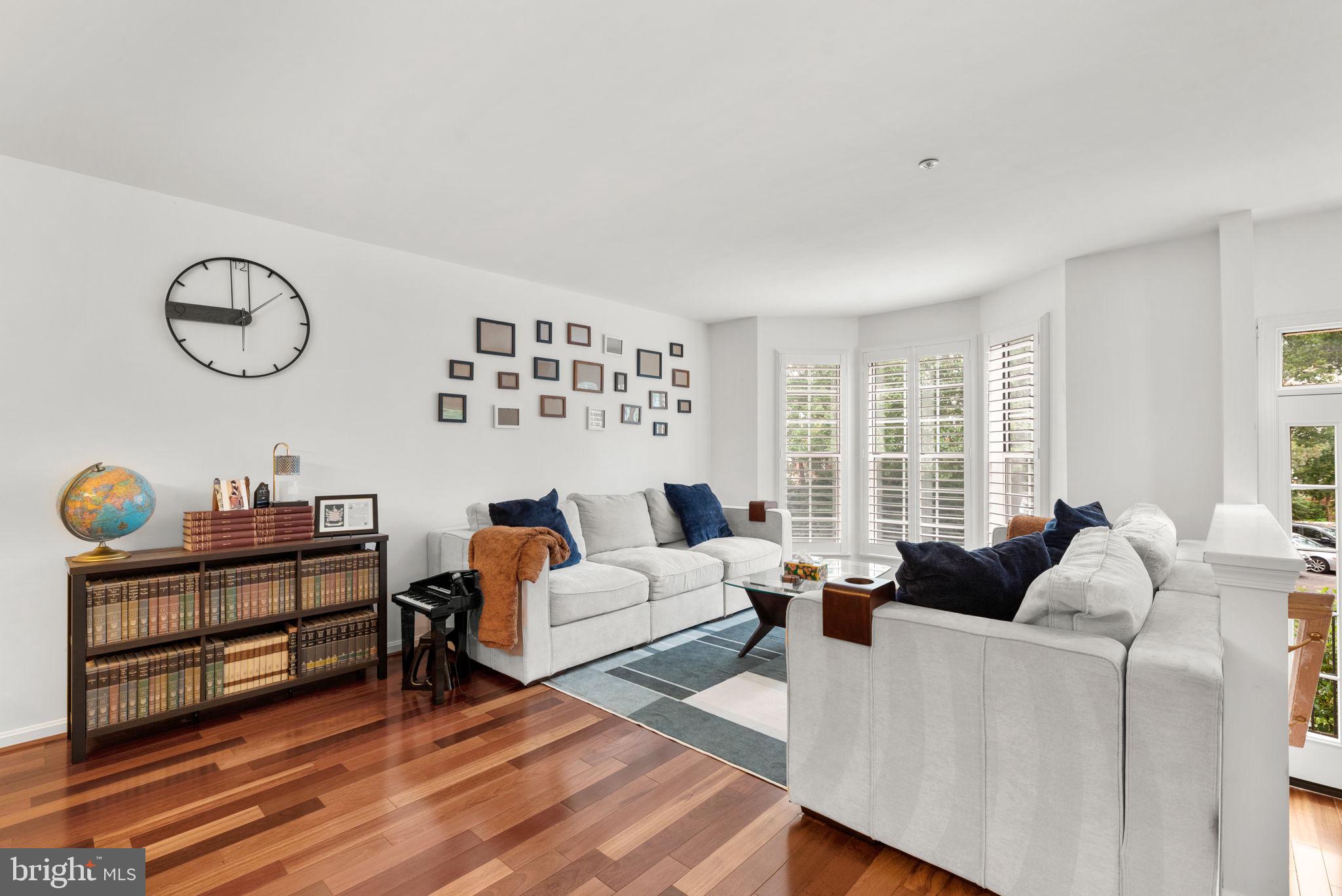 10030 VANDERBILT CIRCLE
