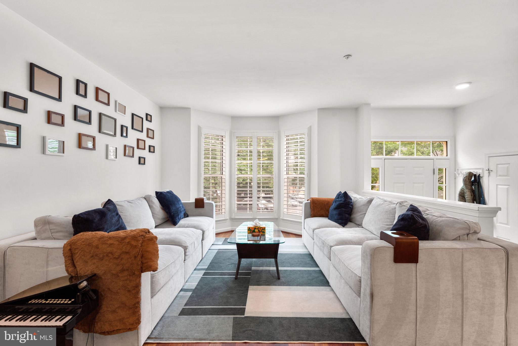 10030 VANDERBILT CIRCLE
